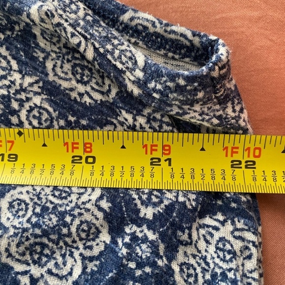 Max Jeans Size XL Women's V-Neck Tank Top Flowy Sleeveless Top Geometric Pattern - Picture 6 of 8